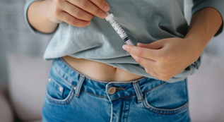 mikel31213_a_girl_injecting_a_diabetes_pen_into_her_stomach_-_f0b44a94-f2ae-4ee3-b9c7-3b68de58c70f_3